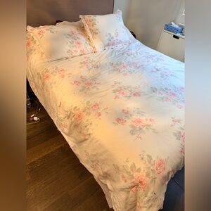 Shabby Chic Floral White Queen Sized Comforter Bedding Bedroom Ruffle